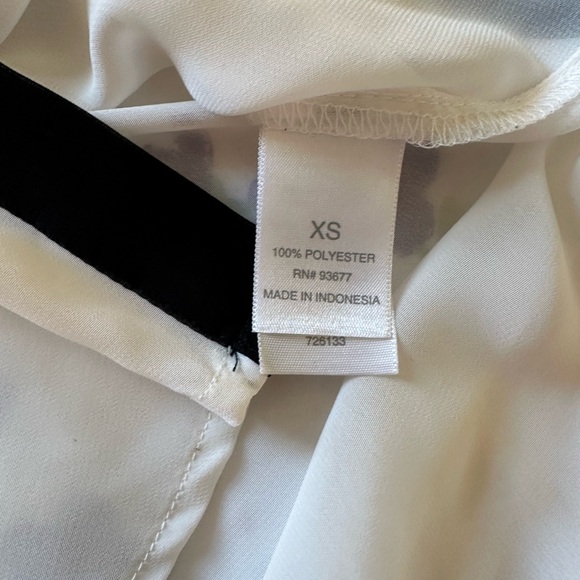 Bisou Bisou Black and White Blouse - Picture 3 of 6